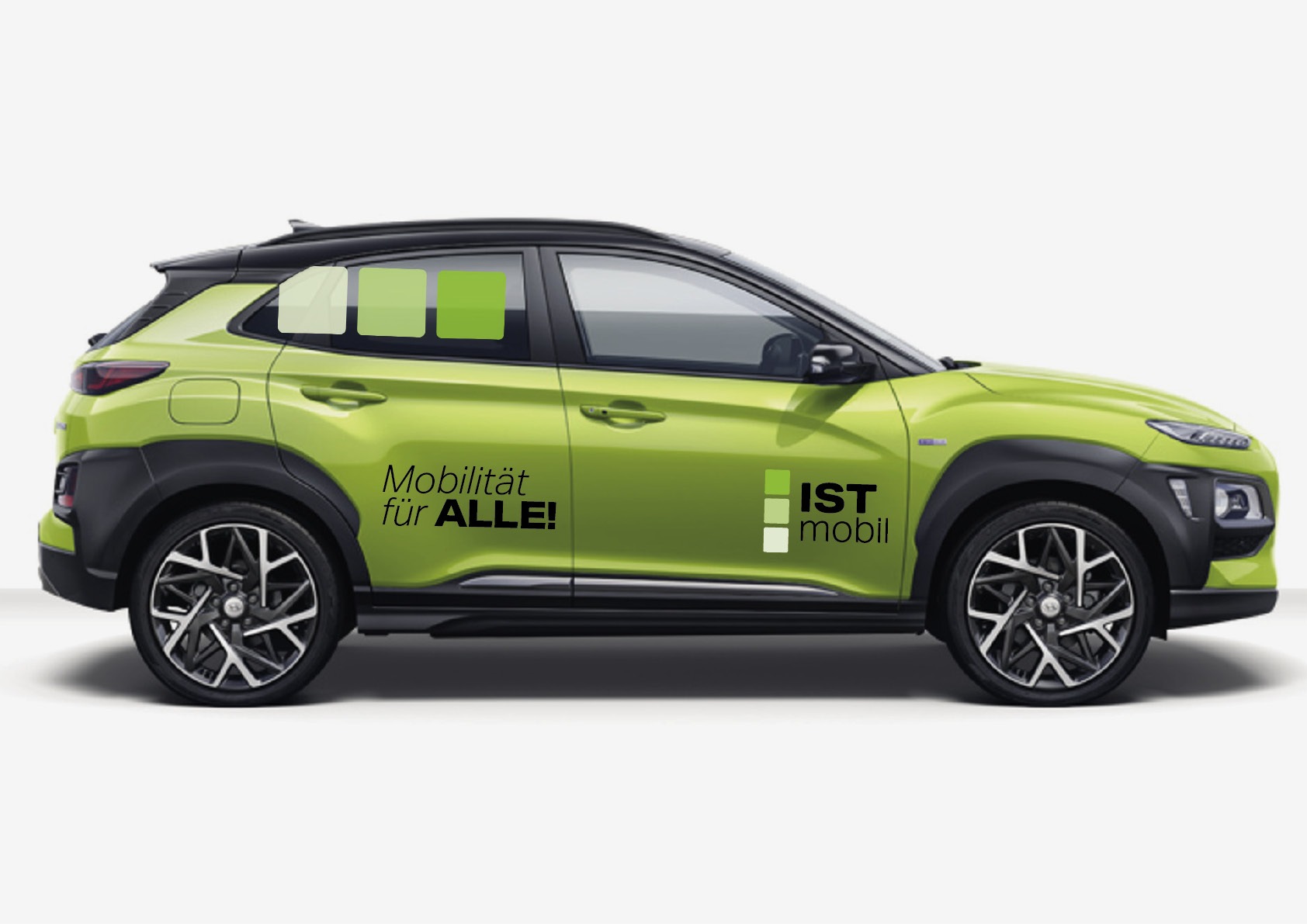 Ein grüner Hyundai Kona parkt auf weißem Hintergrund bei ISTmobil.