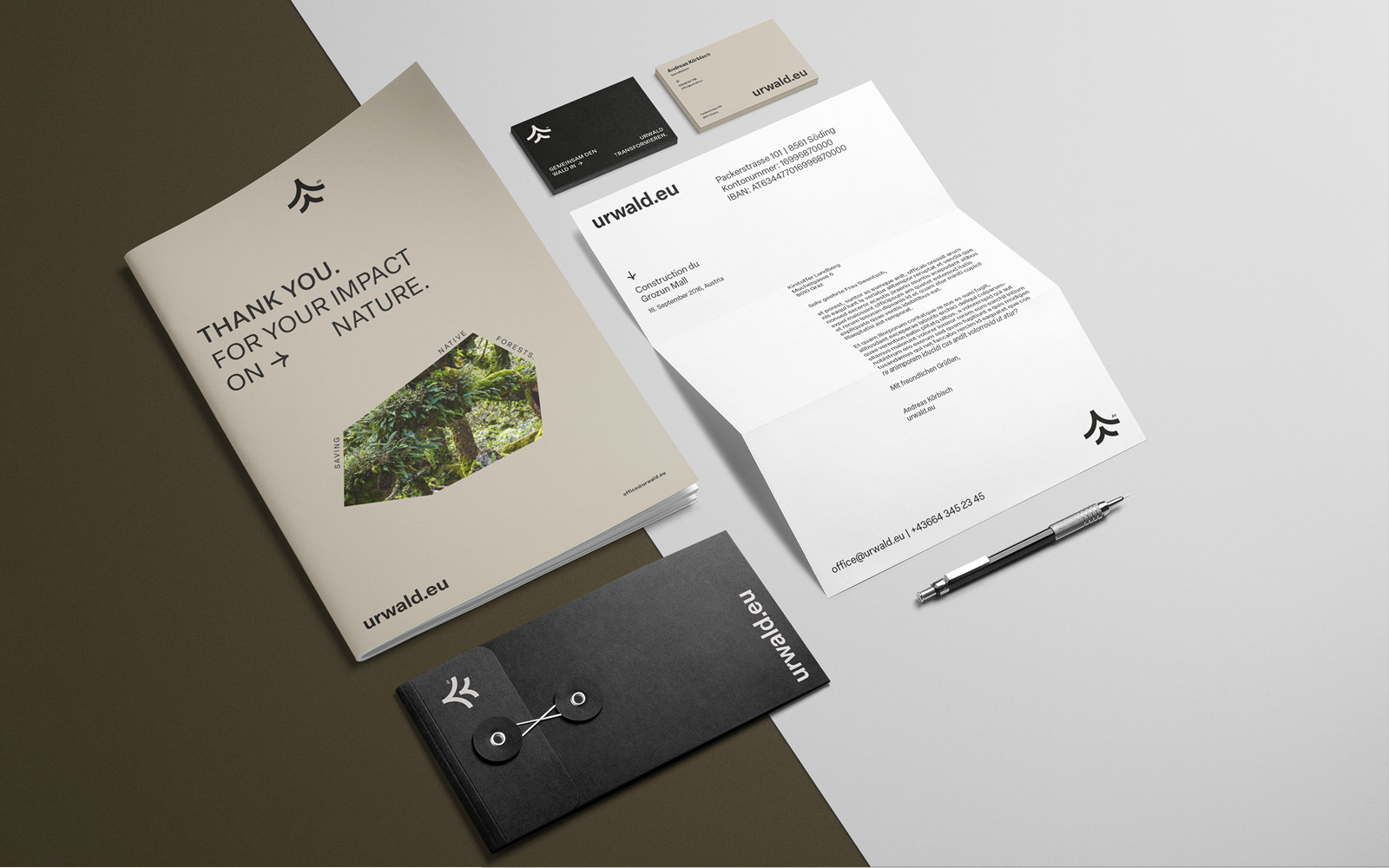Eine Visitenkarte, ein Briefkopf und Briefpapier auf weißem Hintergrund für urwald.eu.