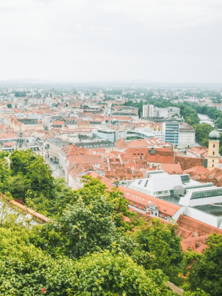 Ein Blick auf die Stadt Ljubljana, Slowenien, mit Immobilien von Gersin Immobilien.