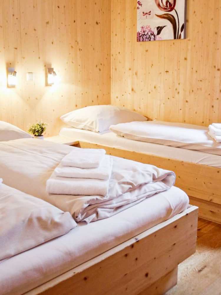 Schlüsselwörter: HolzwändeBeschreibung: Alpenresidenz mit zwei Betten und bezaubernden Holzwänden.